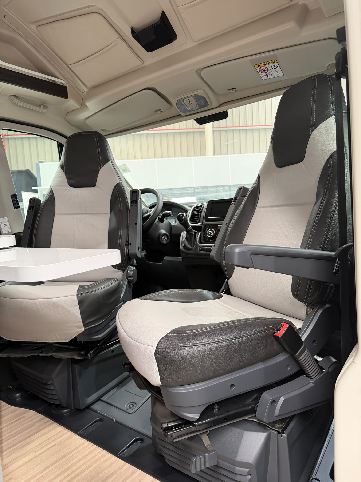Cabina de conducción camper Fiat con cambio automático