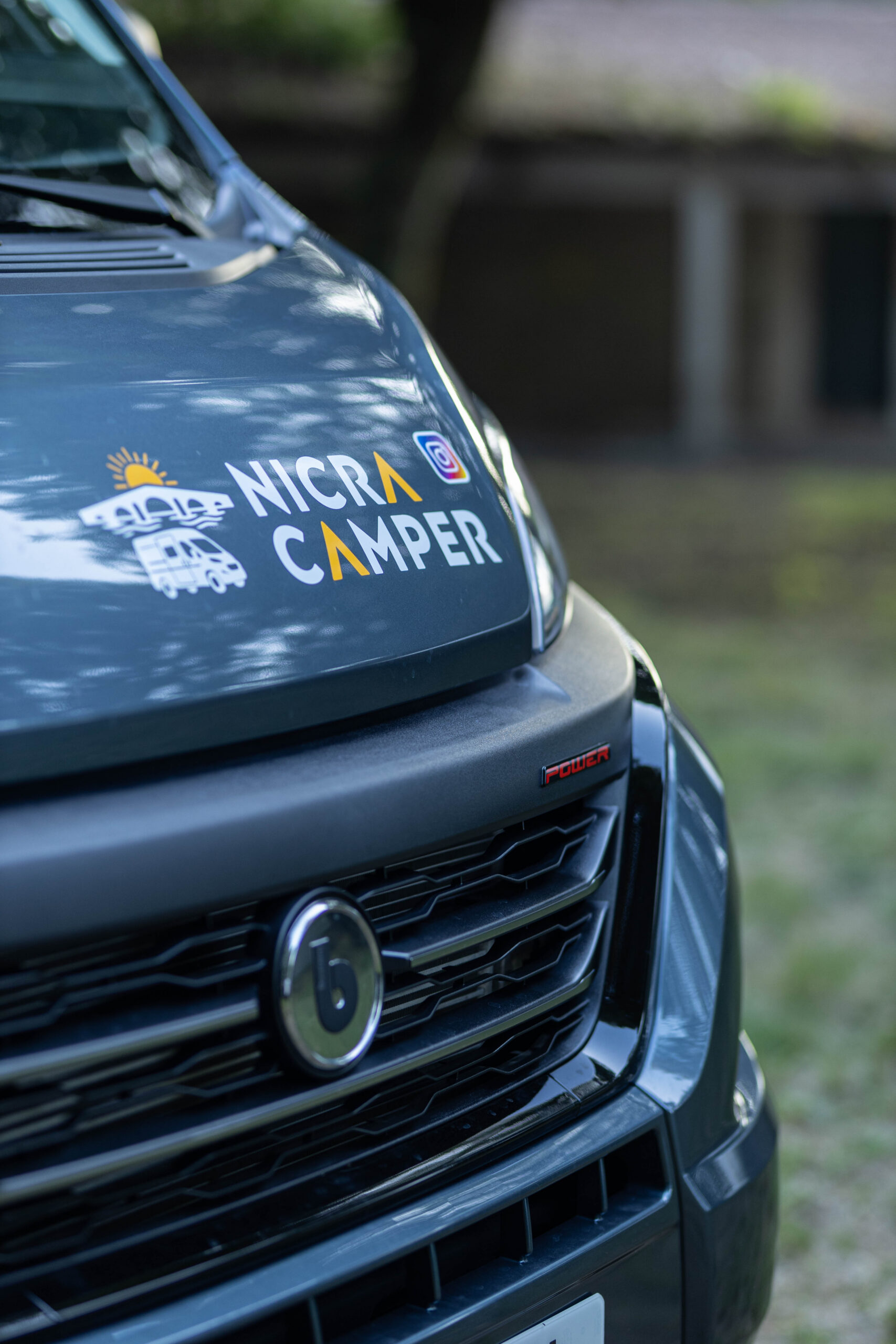 Detalle equipamiento premium interior camper alquiler