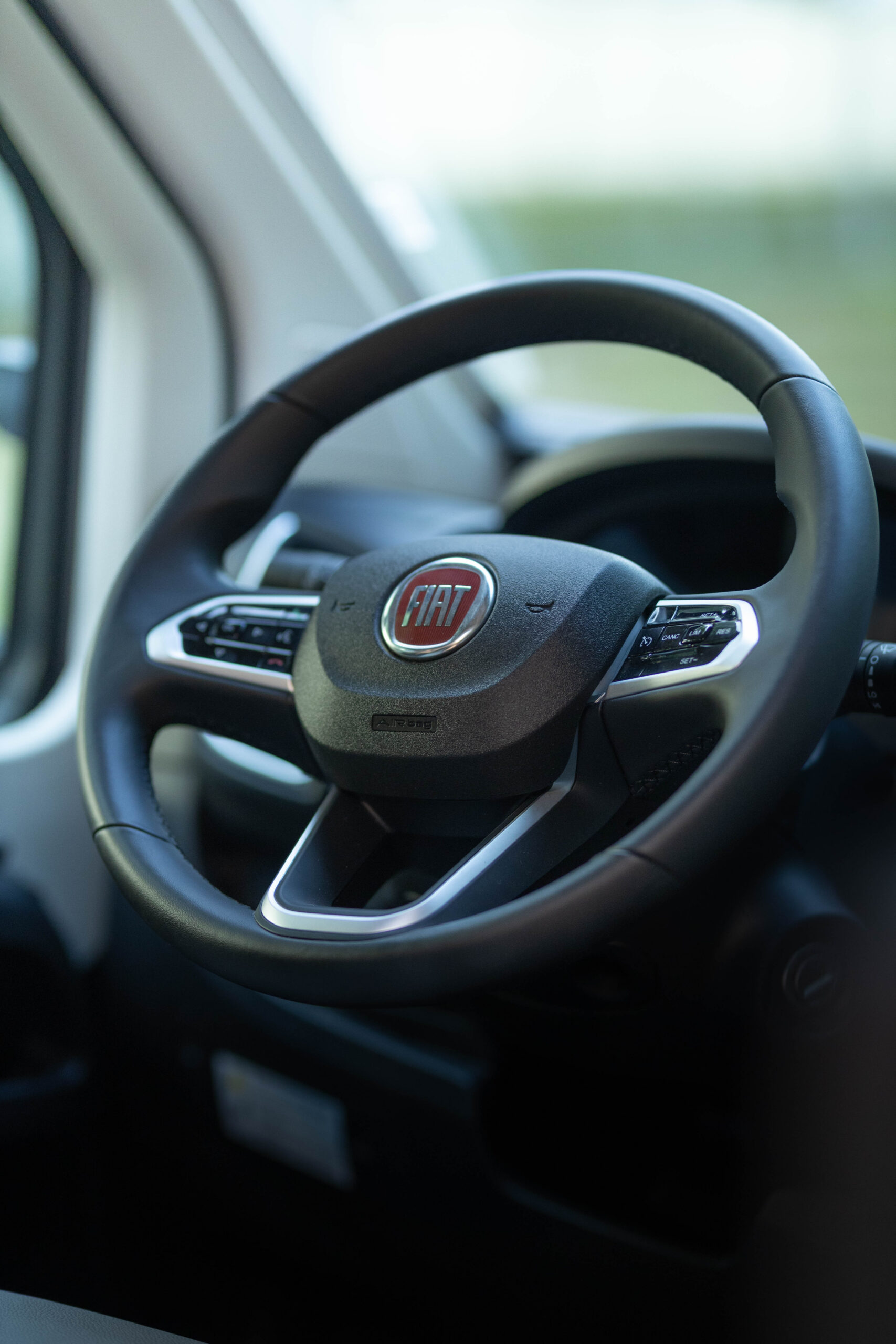 Cabina de conducción camper Fiat automática con asientos ergonómicos giratorios